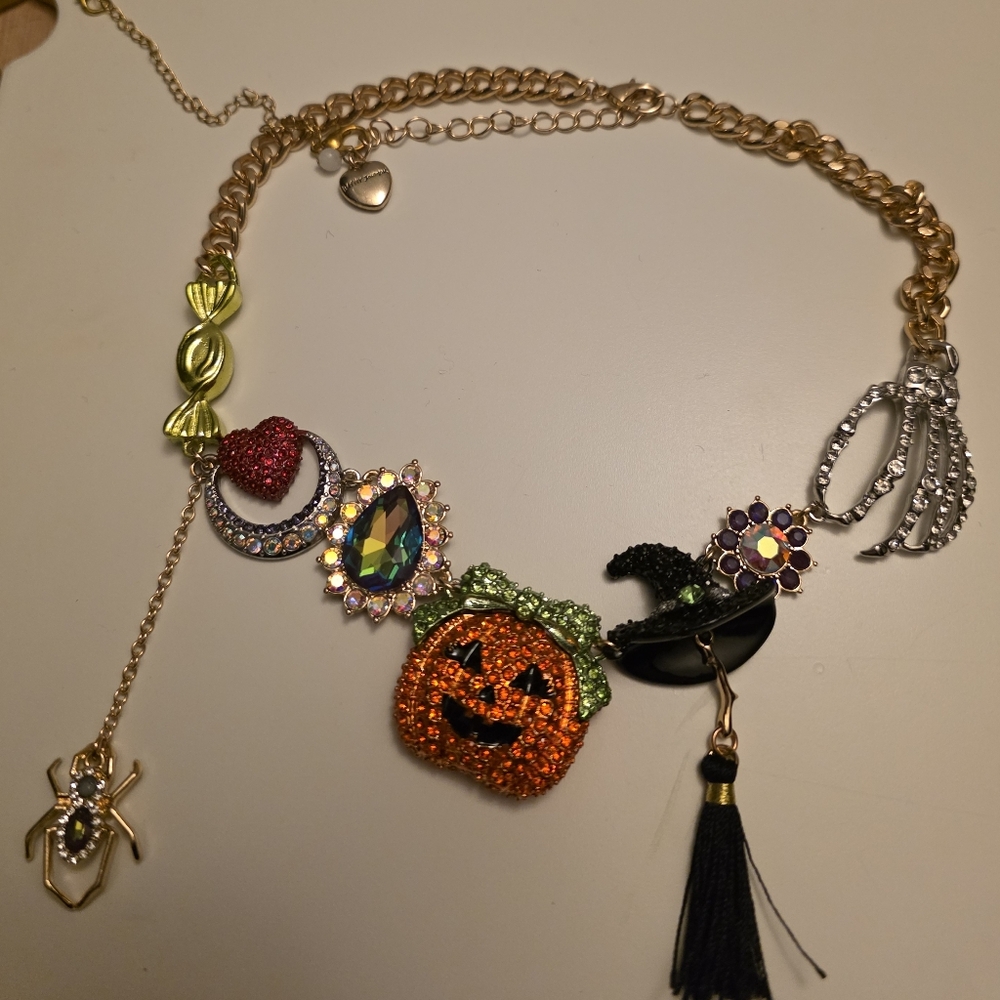 Betsey Johnson Halloween Charm Necklace, 16 inch Chain with 3 inch Extender‎ - Picture 2 of 8